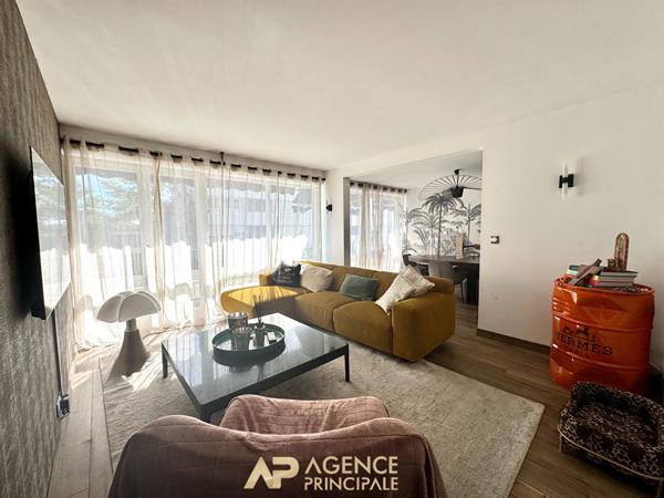 Appartement T4 - 90m2 - Balcon - 2 places de Parking - Cave - La Rochelle 330 000 € **  - Référence  JH757D1
