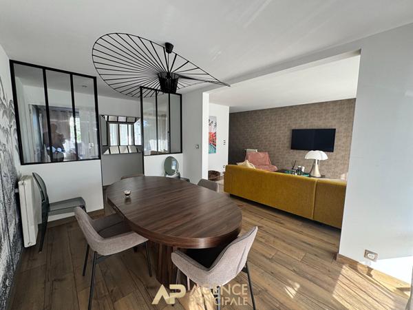 Appartement T4 - 90m2 - Balcon - 2 places de Parking - Cave - La Rochelle 330 000 € **  - Référence  JH757D1