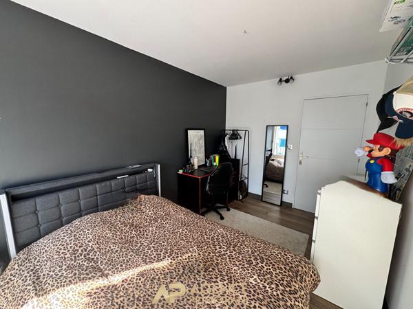 Appartement T4 - 90m2 - Balcon - 2 places de Parking - Cave - La Rochelle 330 000 € **  - Référence  JH757D1