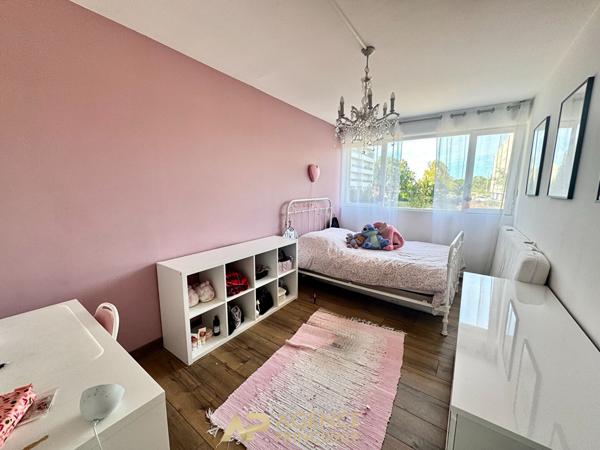 Appartement T4 - 90m2 - Balcon - 2 places de Parking - Cave - La Rochelle 330 000 € **  - Référence  JH757D1