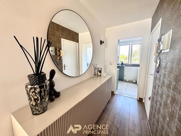 Appartement T4 - 90m2 - Balcon - 2 places de Parking - Cave - La Rochelle 330 000 € **  - Référence  JH757D1