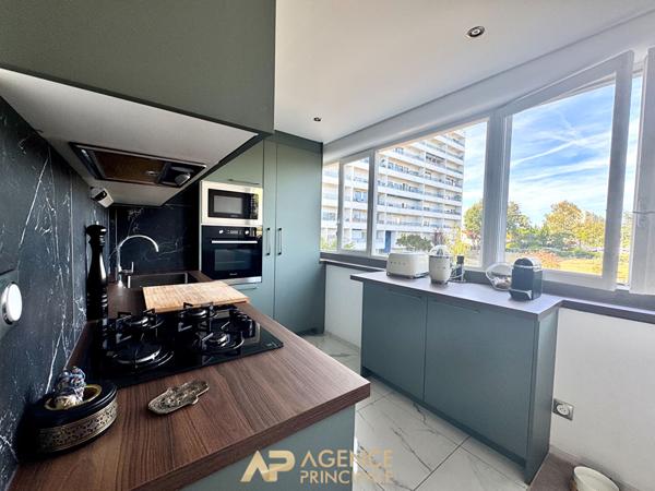 Appartement T4 - 90m2 - Balcon - 2 places de Parking - Cave - La Rochelle 330 000 € **  - Référence  JH757D1