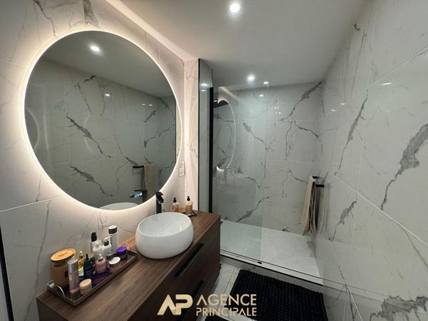 Appartement T4 - 90m2 - Balcon - 2 places de Parking - Cave - La Rochelle 330 000 € **  - Référence  JH757D1