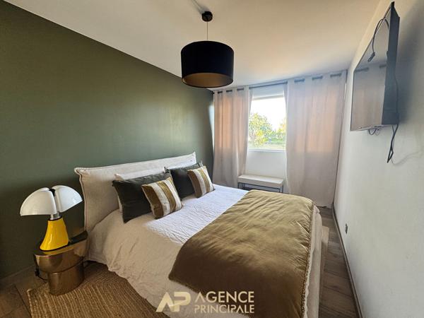 Appartement T4 - 90m2 - Balcon - 2 places de Parking - Cave - La Rochelle 330 000 € **  - Référence  JH757D1