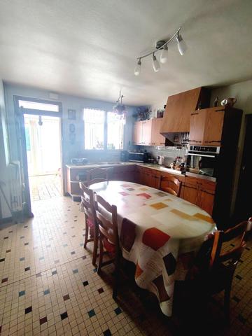 belle maison de campagne offrant une vue exceptionnelle et dégagée sur la vallée de Mortain,