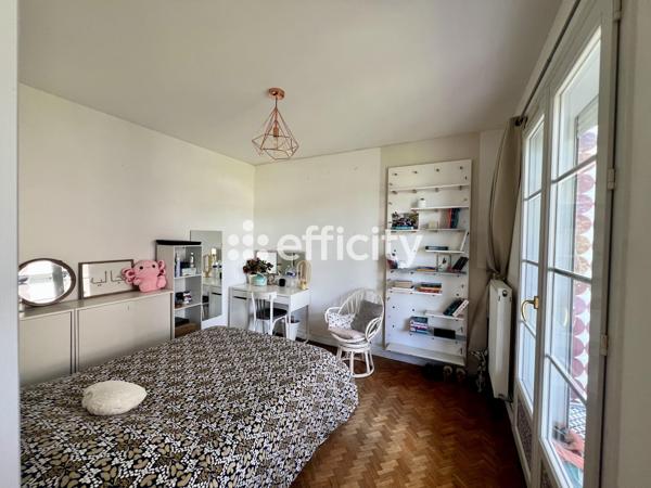 Maison
         6 pièces
        - 133 m² 302 180 € *