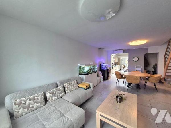 Maison de ville semi-individuelle entièrement rénovée - Plus de 120 m² - DPE A

Rare en ville...