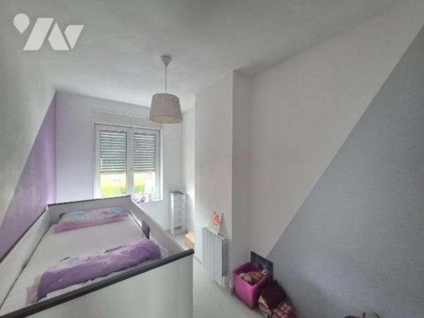 Maison de ville semi-individuelle entièrement rénovée - Plus de 120 m² - DPE A

Rare en ville...
