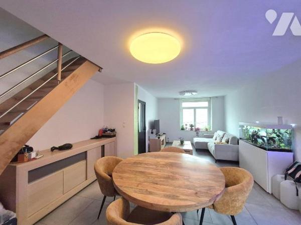 Maison de ville semi-individuelle entièrement rénovée - Plus de 120 m² - DPE A

Rare en ville...
