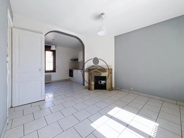Location                                                      Appartement
                        
                     3 pièces                      55 m2                     à Saint-Quentin