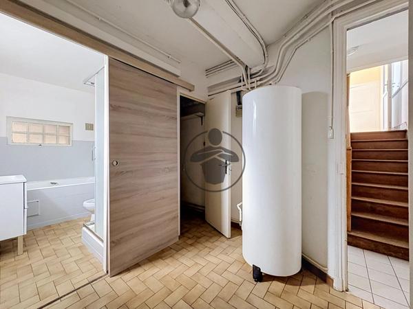 Location                                                      Appartement
                        
                     3 pièces                      55 m2                     à Saint-Quentin