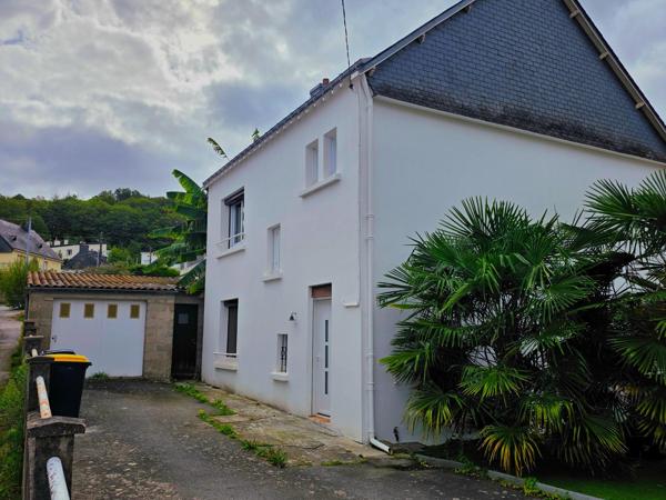 Maison de ville, proches toutes commodités.