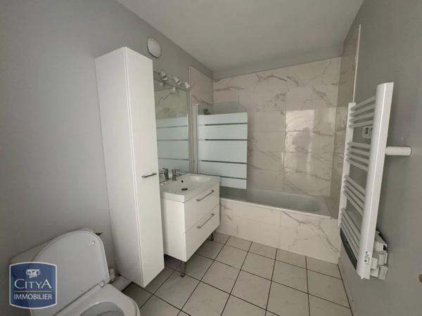 Appartement à louer 2 pièces 54.38m² Lucé (28110)
