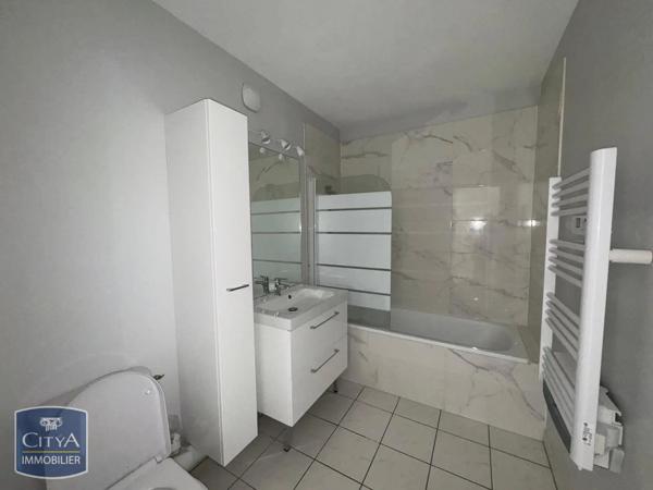 Appartement à louer 2 pièces 54.38m² Lucé (28110)