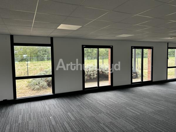 Bureaux modernes à louer - 450 m² avec parkings et terrasse privative au coeur du Parc Scientifique de la Haute Borne