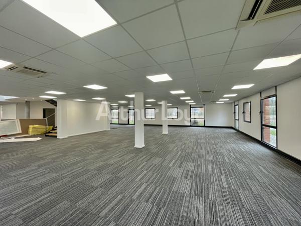 Bureaux modernes à louer - 450 m² avec parkings et terrasse privative au coeur du Parc Scientifique de la Haute Borne