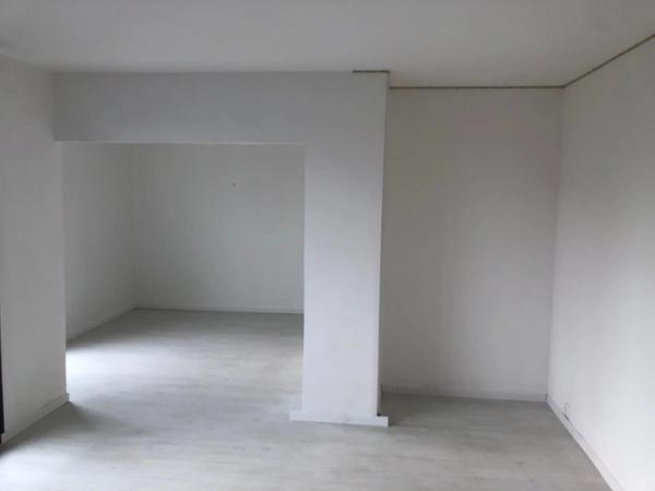 Vente                                                      Appartement
                        
                     4 pièces                      70 m2                     à Laon