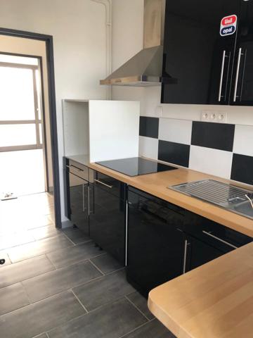 Vente                                                      Appartement
                        
                     4 pièces                      70 m2                     à Laon
