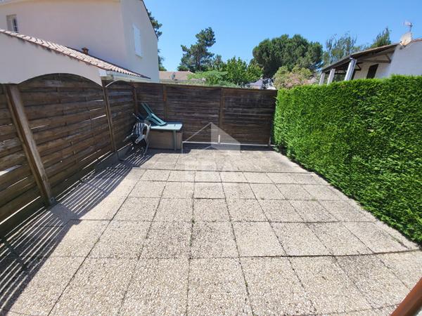 PIED À TERRE ENTRE PLAGES ET COMMERCES, TOUT À PORTÉE DE MAINS