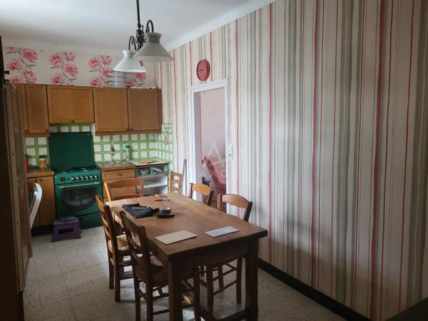 MONTMORT-LUCY : LONGERE de 94,10  m² avec DEPENDANCES sur 1.624 m²