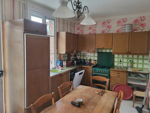 MONTMORT-LUCY : LONGERE de 94,10  m² avec DEPENDANCES sur 1.624 m²