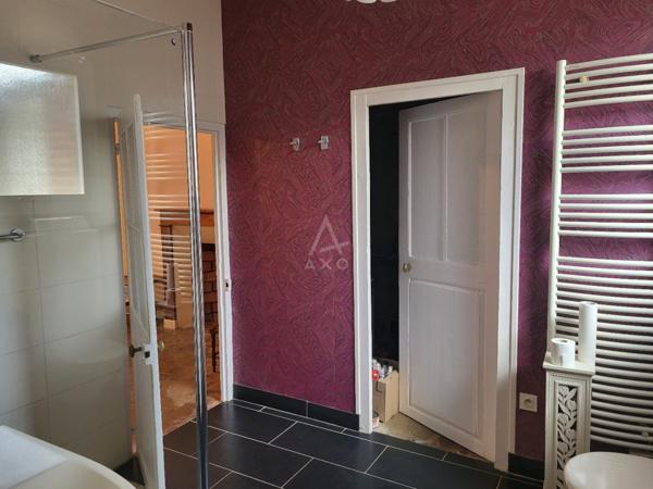MONTMORT-LUCY : LONGERE de 94,10  m² avec DEPENDANCES sur 1.624 m²
