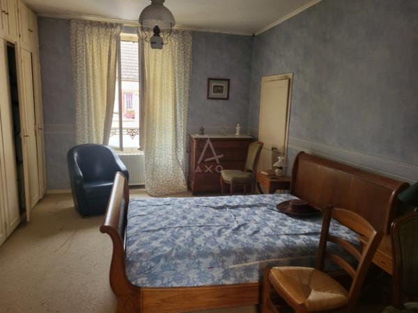 MONTMORT-LUCY : LONGERE de 94,10  m² avec DEPENDANCES sur 1.624 m²