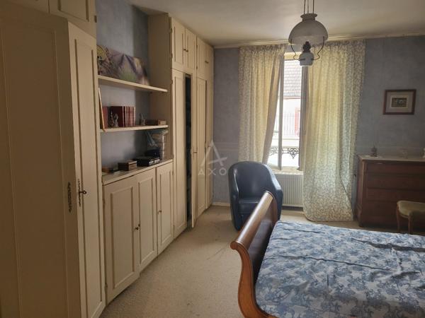 MONTMORT-LUCY : LONGERE de 94,10  m² avec DEPENDANCES sur 1.624 m²