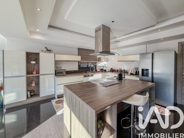 Maison à vendre 10 pièces 285 m² Roquebrune-sur-Argens