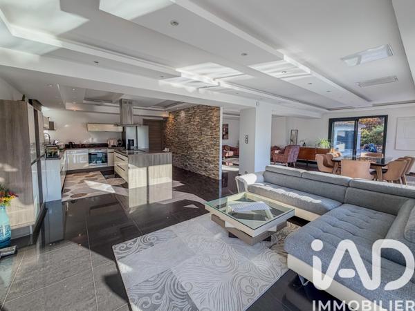 Maison à vendre 10 pièces 285 m² Roquebrune-sur-Argens