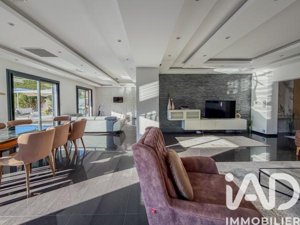 Maison à vendre 10 pièces 285 m² Roquebrune-sur-Argens