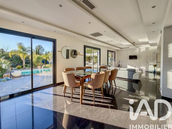 Maison à vendre 10 pièces 285 m² Roquebrune-sur-Argens