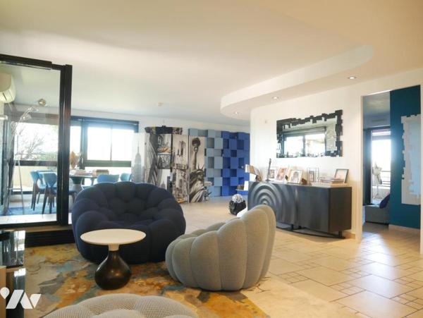 Quartier Boutonnet / Résidence Saint-Charles, T3, 126 m² avec ascenseur, 3 terrasses et 2 garages.