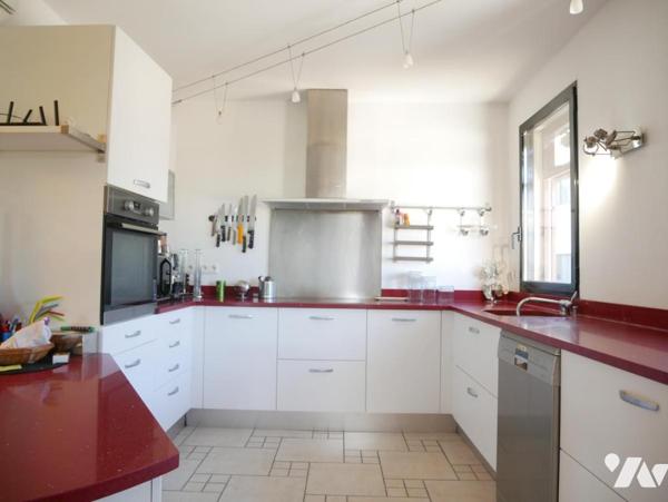 Quartier Boutonnet / Résidence Saint-Charles, T3, 126 m² avec ascenseur, 3 terrasses et 2 garages.