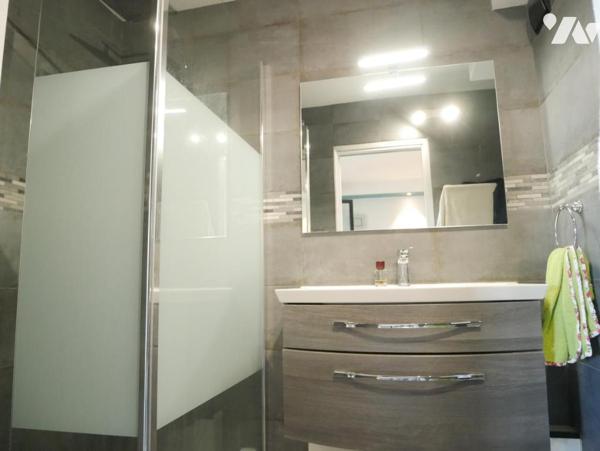 Quartier Boutonnet / Résidence Saint-Charles, T3, 126 m² avec ascenseur, 3 terrasses et 2 garages.