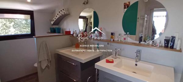 Vue sur la nature boisée, une belle terrasse sans vis à vis