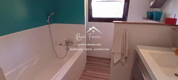 Vue sur la nature boisée, une belle terrasse sans vis à vis