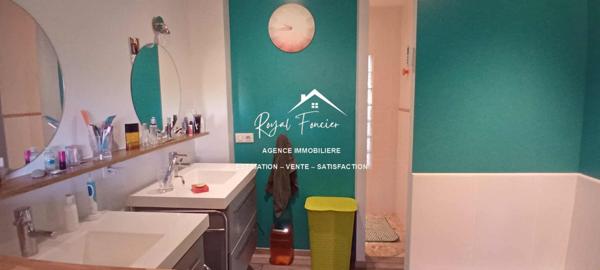 Vue sur la nature boisée, une belle terrasse sans vis à vis