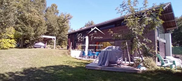 Vue sur la nature boisée, une belle terrasse sans vis à vis