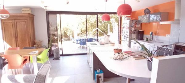 Vue sur la nature boisée, une belle terrasse sans vis à vis