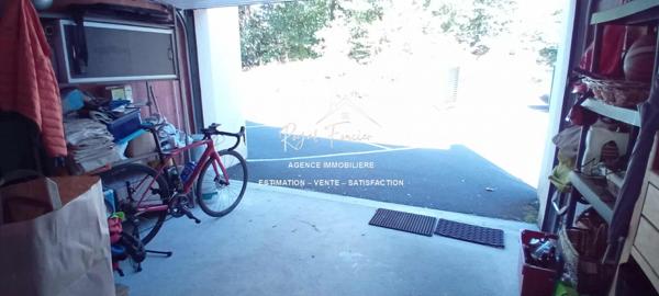 Vue sur la nature boisée, une belle terrasse sans vis à vis