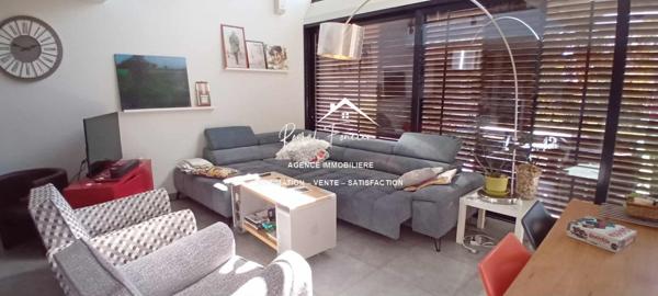 Vue sur la nature boisée, une belle terrasse sans vis à vis