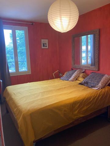 Maison de 100,70m2 a 2 étage avec 3 chambres une salle d'eau avec baignoire 2 WC avec un grand jardin arboré et une piscine semi enterrée dans le quartier de Mestade dans la ville de Aire sur l'Adour