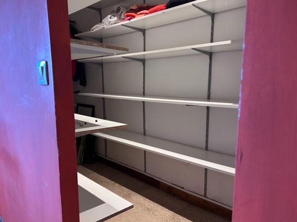 Maison de 100,70m2 a 2 étage avec 3 chambres une salle d'eau avec baignoire 2 WC avec un grand jardin arboré et une piscine semi enterrée dans le quartier de Mestade dans la ville de Aire sur l'Adour