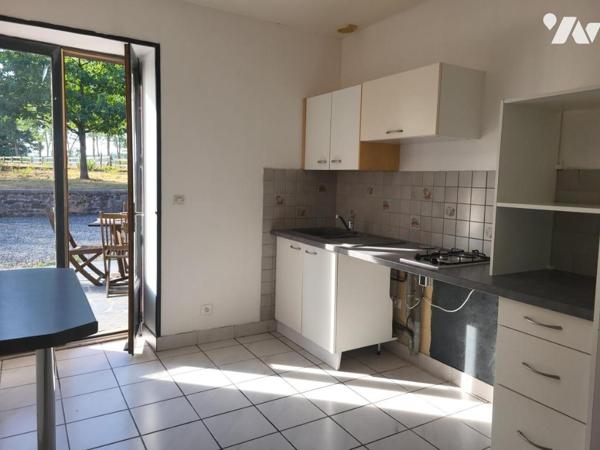 CAMPEAUX : Maison en pierre de plain-pied