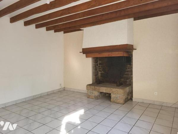 CAMPEAUX : Maison en pierre de plain-pied