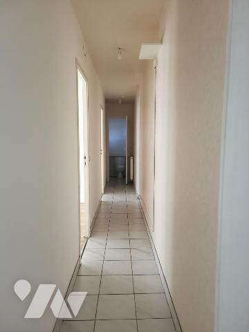 CAMPEAUX : Maison en pierre de plain-pied
