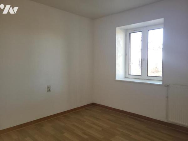CAMPEAUX : Maison en pierre de plain-pied