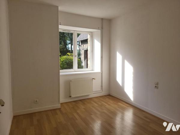 CAMPEAUX : Maison en pierre de plain-pied
