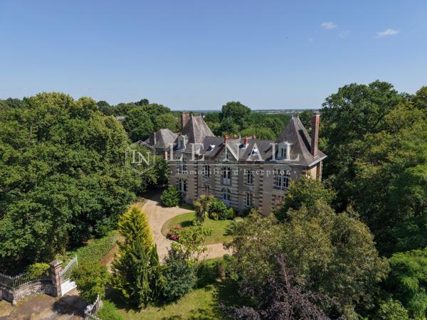 Château XIXe sur 6,5 ha, aux confins de l’Anjou et de la Bretagne